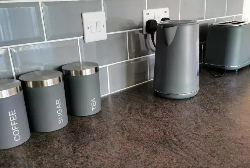 Goldthorn Wolverhampton Sleeps 5 Long Term Comfortably And Families