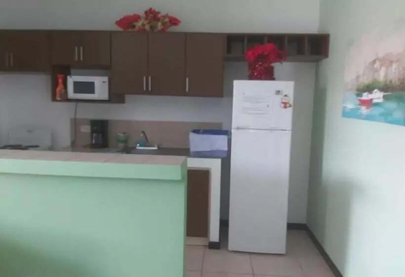 Hermosa Casa De Playa En Bejuco