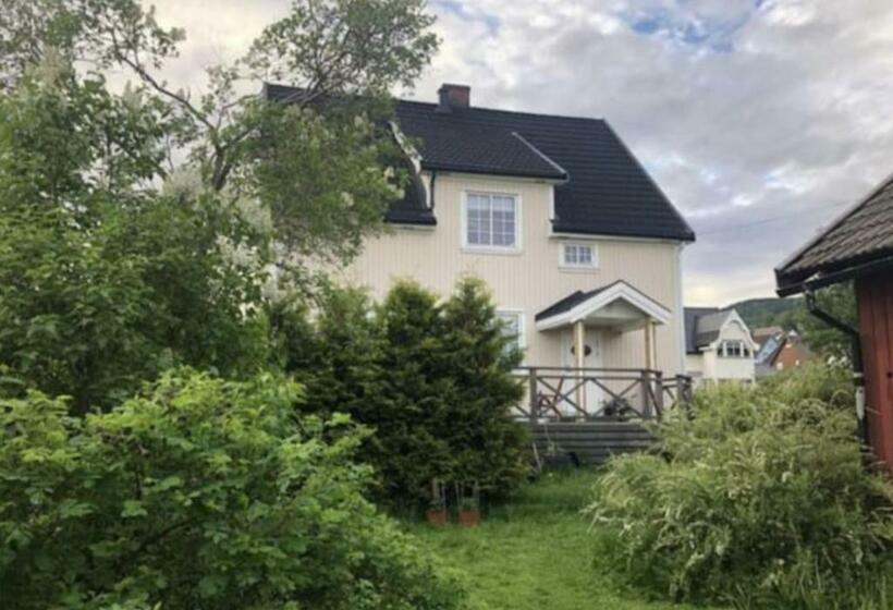 Lys Og Sentral Leilighet Med Terrasse Og Hage