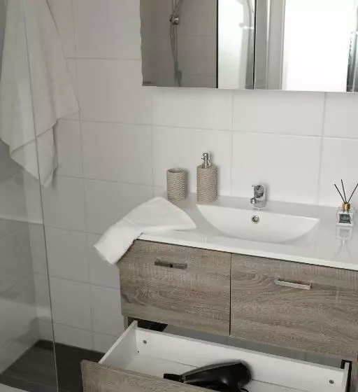 Fresh Apartment With Terrace + Free Parking