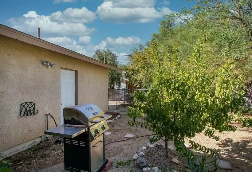 Great Vibe House + Hot Tub, Minutes To Jtree Park