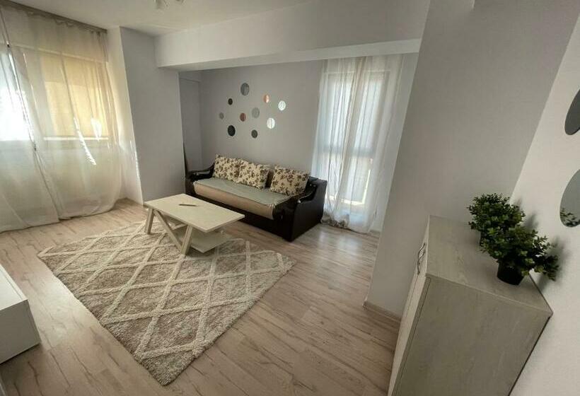 The Mirror Quiet & Friendly Place In Copou