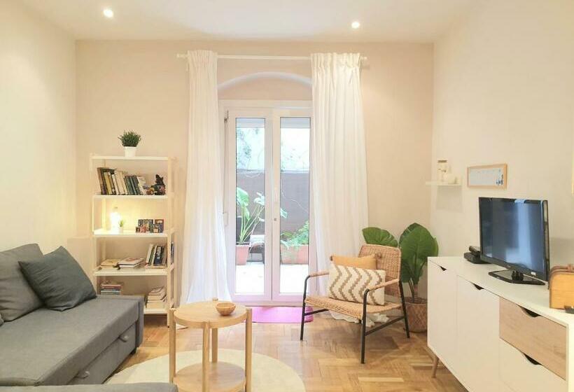 Con Patio En El Centro De Bilbao & Guggenheim