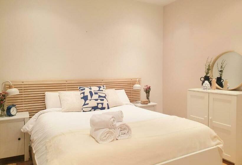 Con Patio En El Centro De Bilbao & Guggenheim