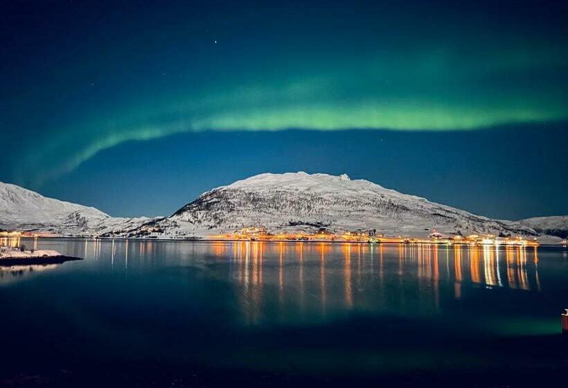 Kvaløya Apartment By The Sea