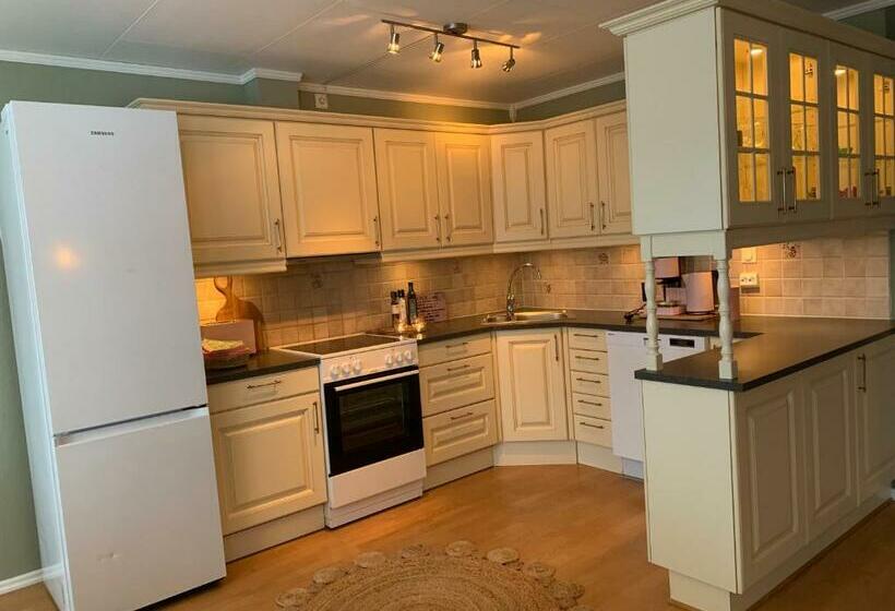 Kvaløya Apartment By The Sea