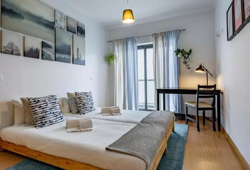 Spacious & Modern 3bdr Apartment In Algarve By Lovelystay