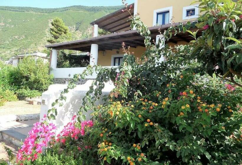 Villa Mariangela, Splendida Villa Panoramica Al Centro Di Malfa