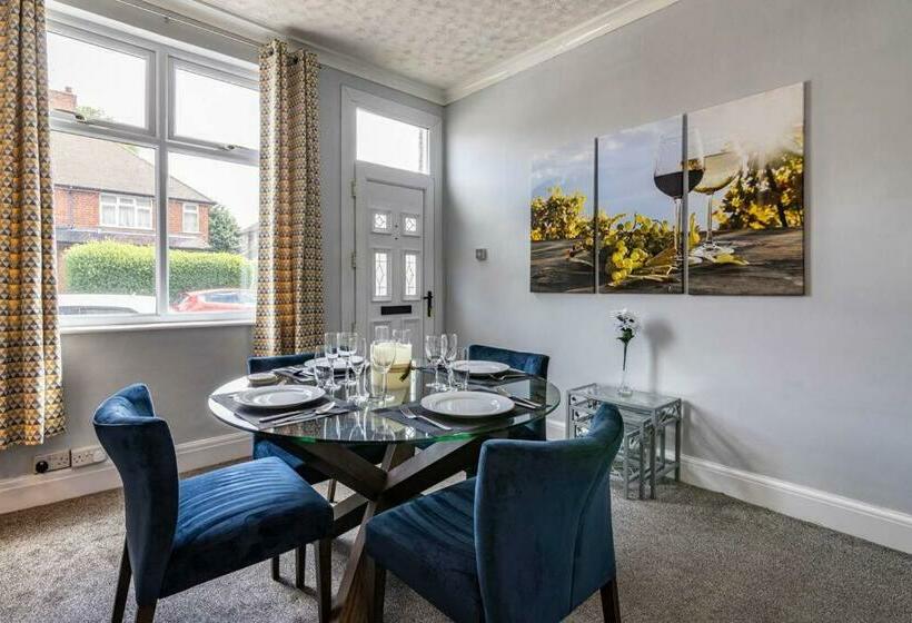 Entire Cosy Home, Private Garden, Private Bathroom, Close To M1, Airport, Donnington