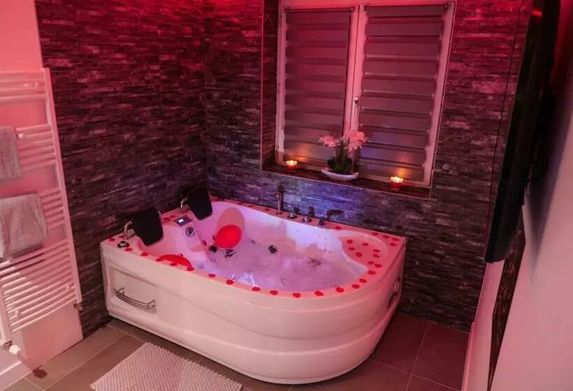 Appartement   Jacuzzi   Pour Deux