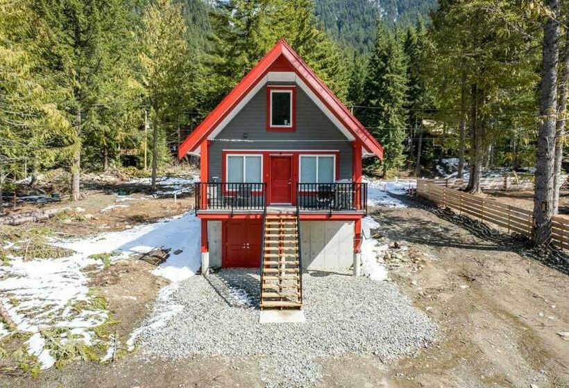 Brand New 3br Cabin W/indoor Fireplace And Laundry