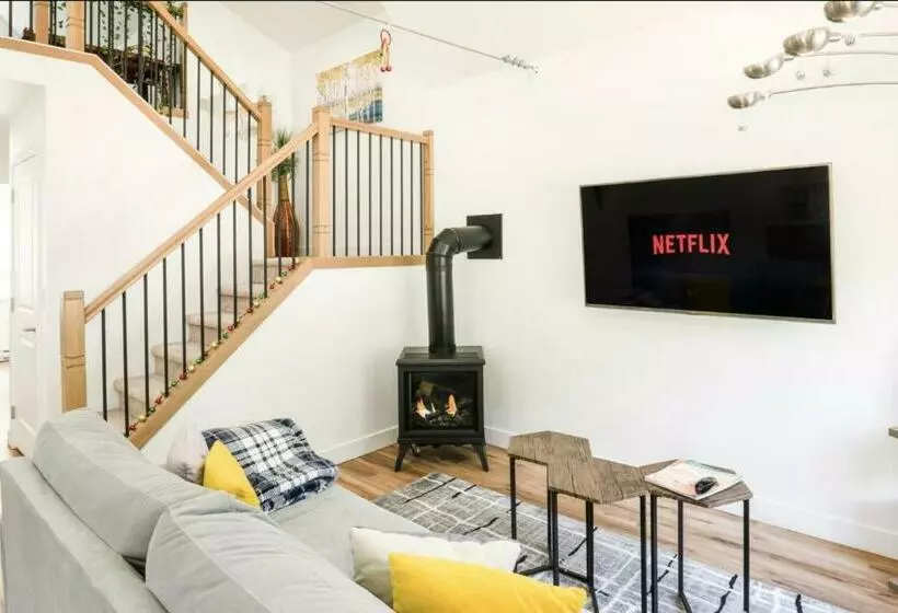 Brand New 3br Cabin W/indoor Fireplace And Laundry