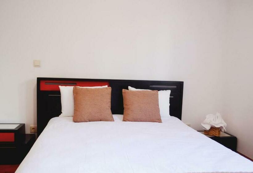 Caniço  Madeira Airport  10 Min