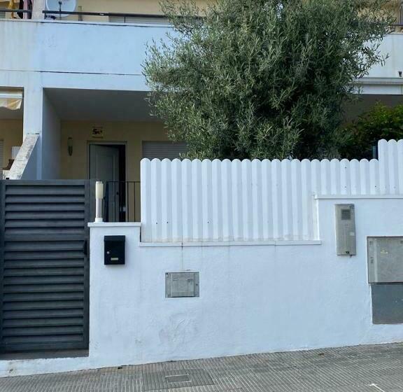 Agradable Adosado Con Piscina Comunitaria