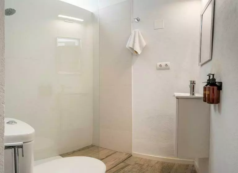 Alta House Apartments 3 Calas