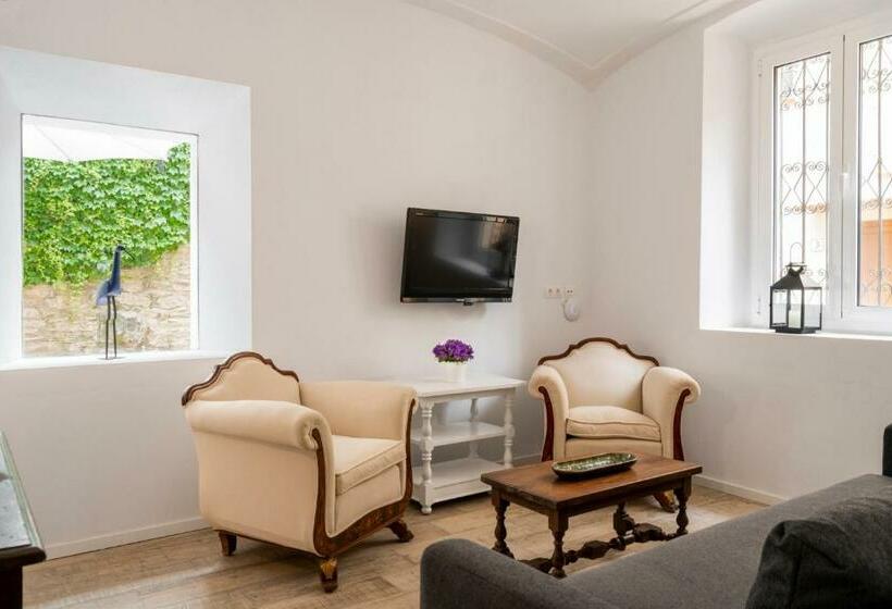 Alta House Apartments 3 Calas