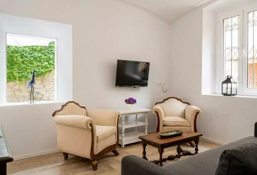 Alta House Apartments 3 Calas