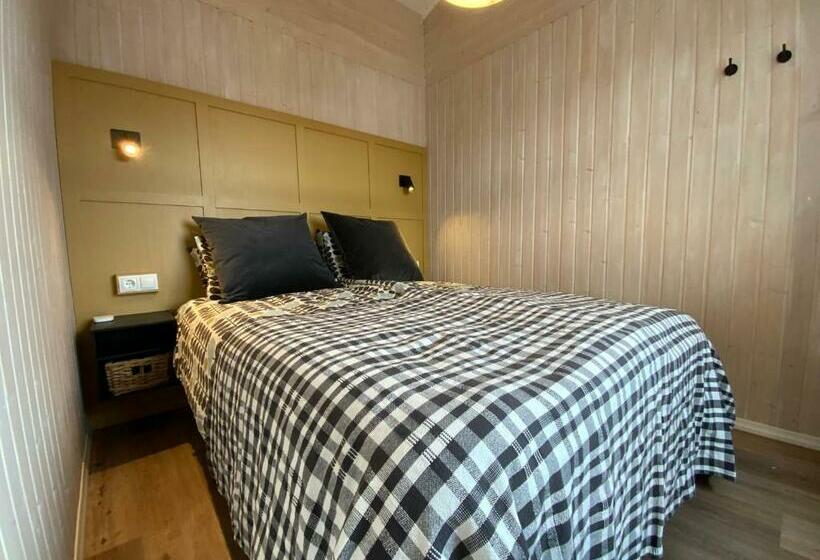 Bakkakot Lake Side Lodge