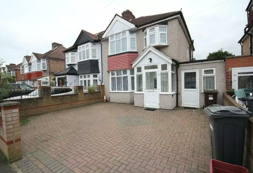 Feltham House