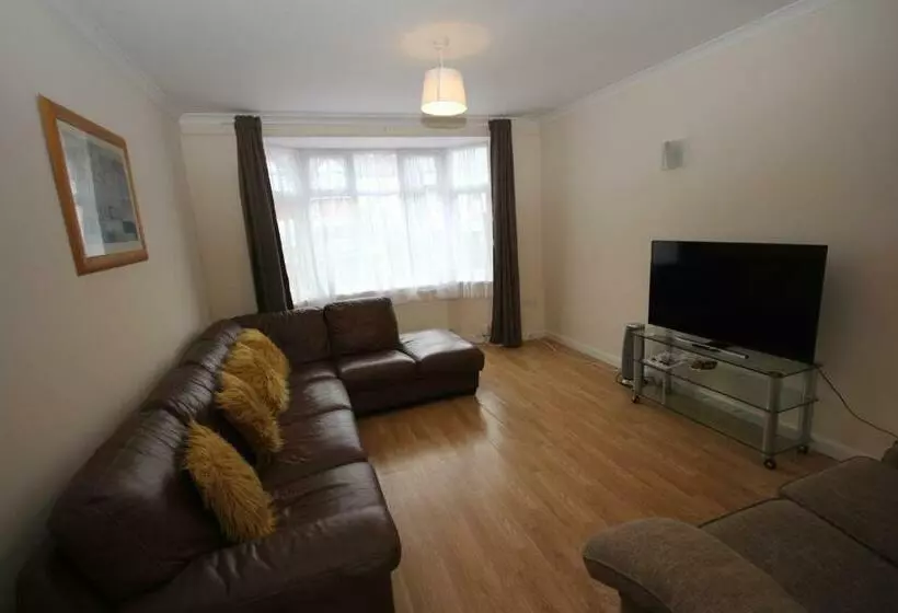 Feltham House