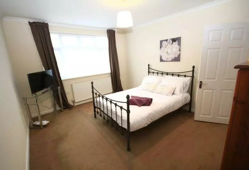 Feltham House