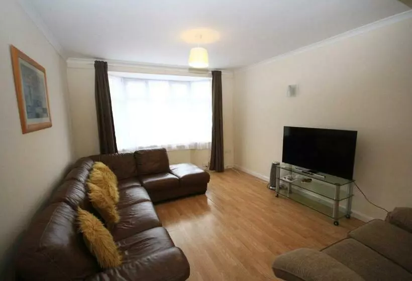 Feltham House