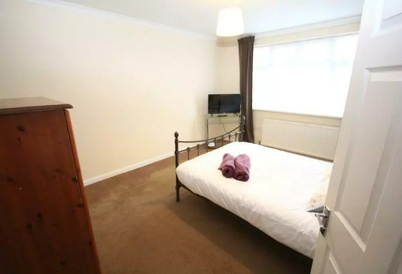 Feltham House