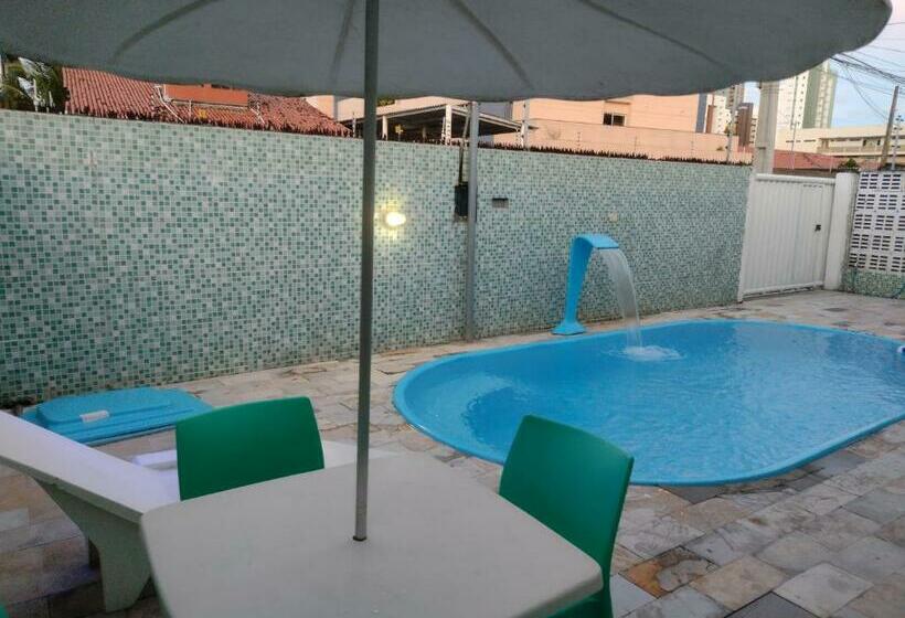 Casa Com Piscina Confortável E Perto De Tudo