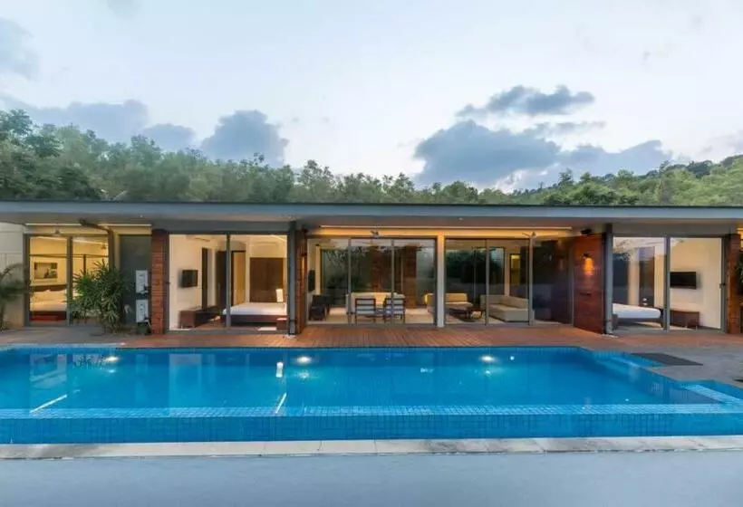 Deck 4 Bed Infinity Private Pool,arpora By The Acacia Villas
