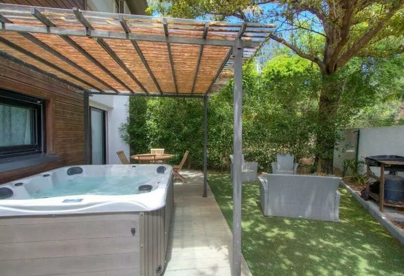 Le Grand Bleu   Jacuzzi   Apt La Saline Les Bains