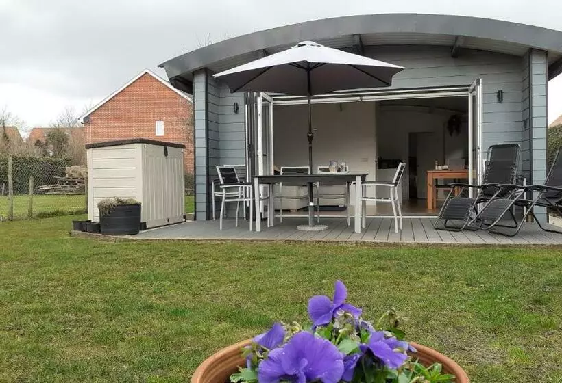 The Annexe, Cornfields