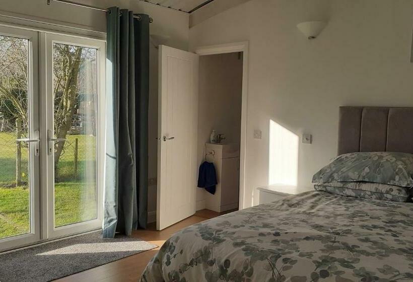 The Annexe, Cornfields