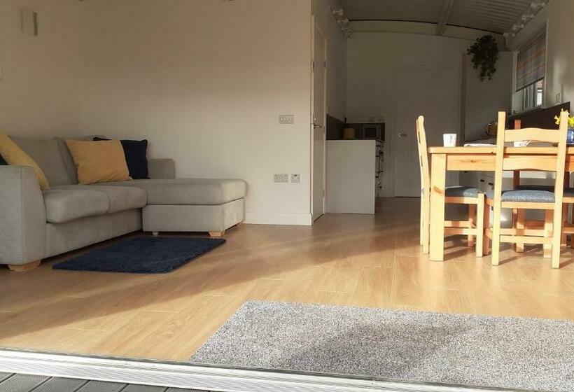 The Annexe, Cornfields