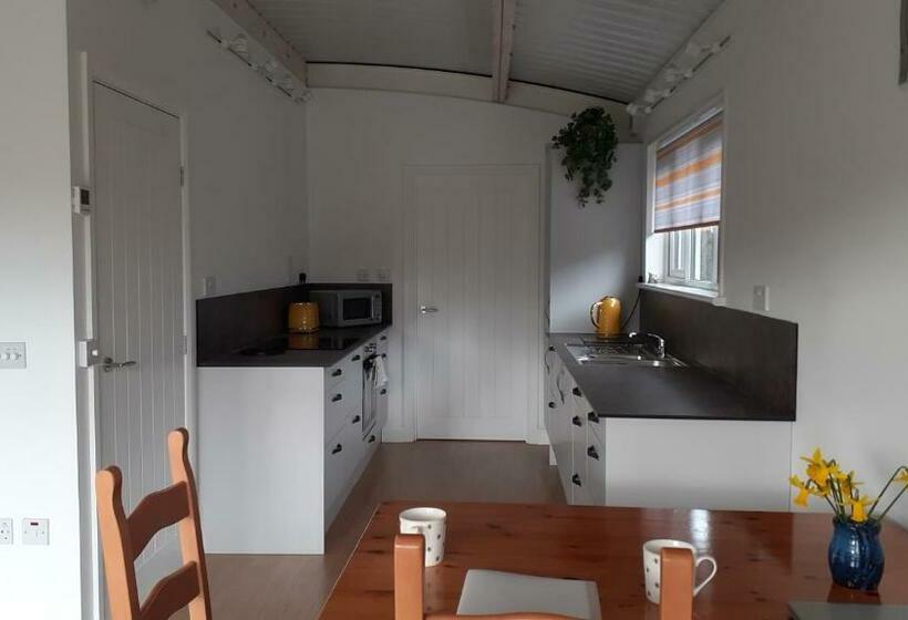 The Annexe, Cornfields