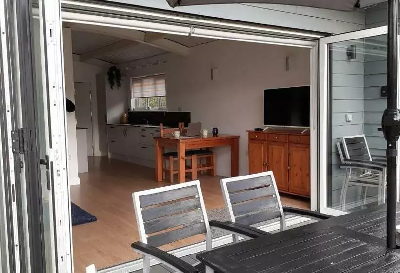 The Annexe, Cornfields