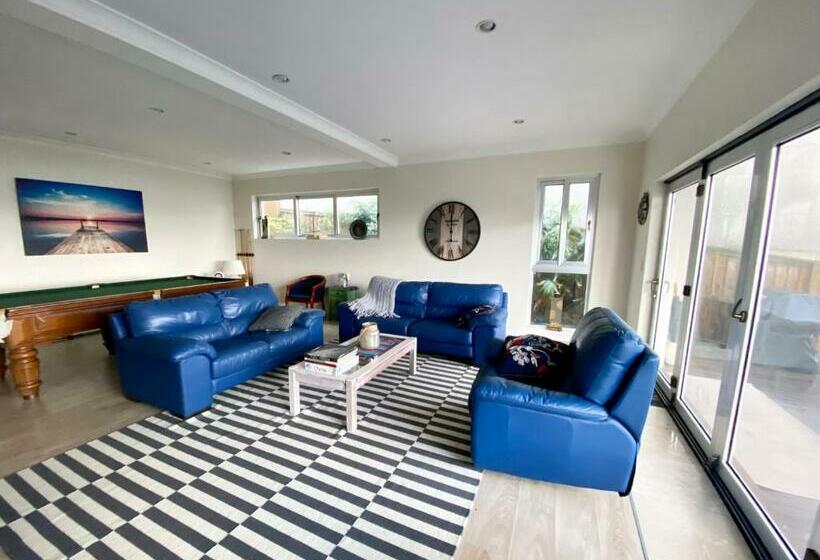 Beach Bungalow On The Ocean