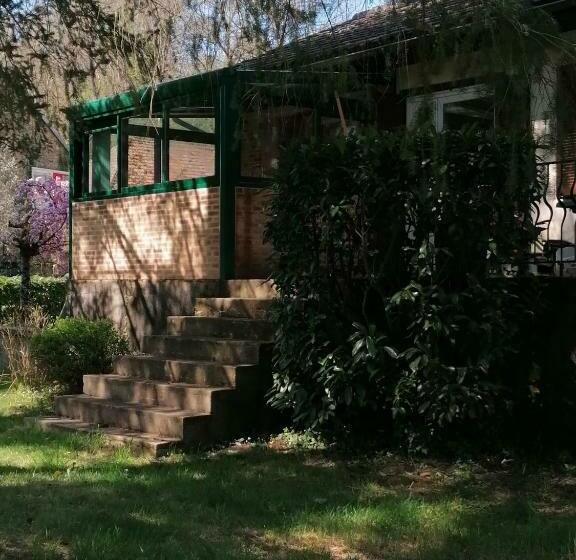 La Cabane Aux Ecrevisses Les Pieds Dans L Eau