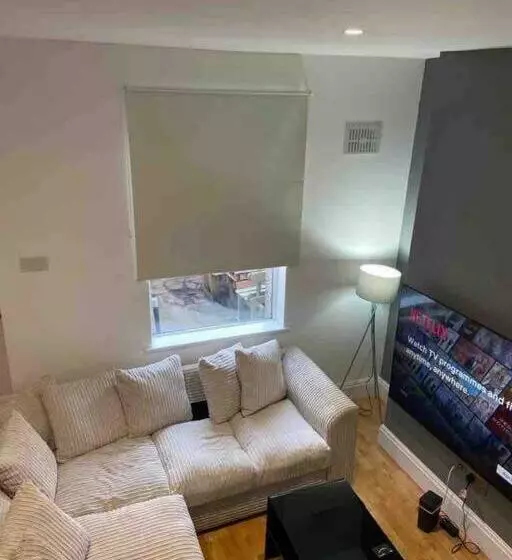 Stylish And Modern 3 Bed Property Close To Docks