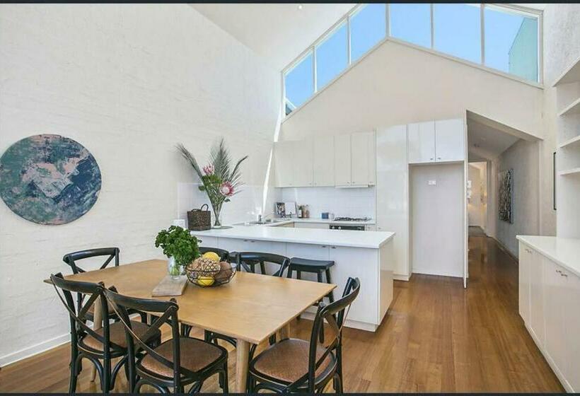 Lonnie Beach View Apartment