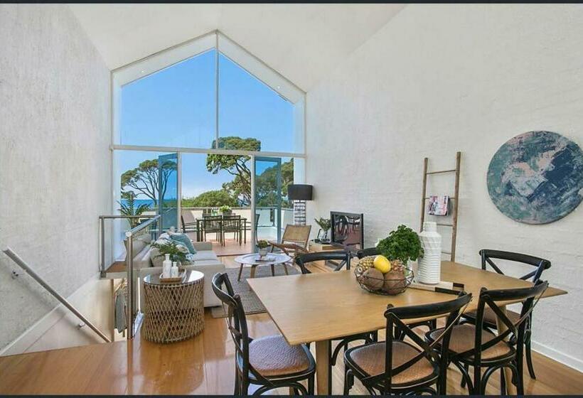 Lonnie Beach View Apartment