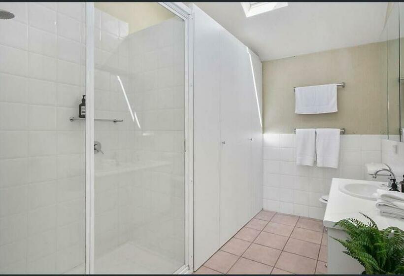 Lonnie Beach View Apartment