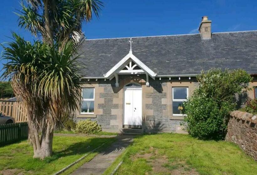 Spacious Rural Cottage Outside Campbeltown