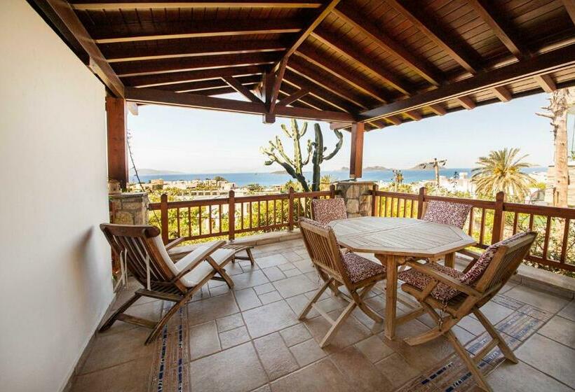 Cozy House With Balcony And Backyard Surrounded By Nature In Bodrum