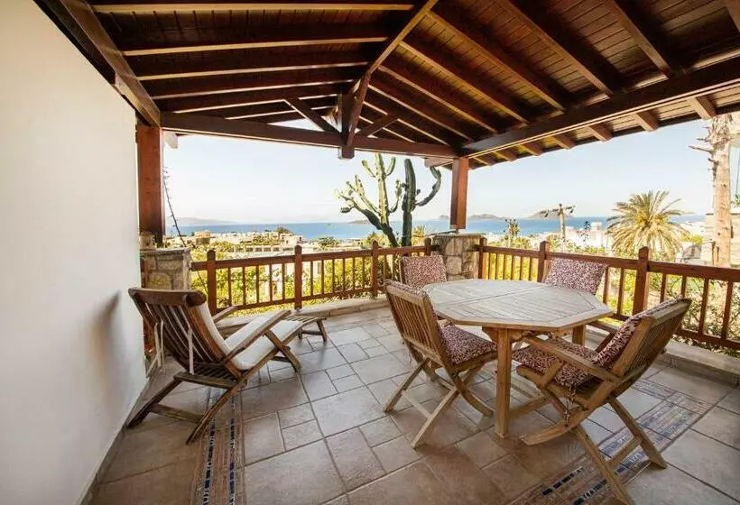 Cozy House With Balcony And Backyard Surrounded By Nature In Bodrum