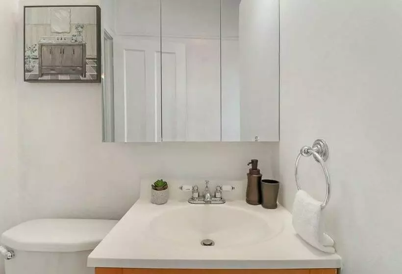 Full Of Charm Studio Apartment Nearby Shops   Ashland 04