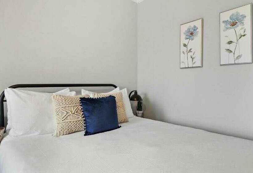 Full Of Charm Studio Apartment Nearby Shops   Ashland 04