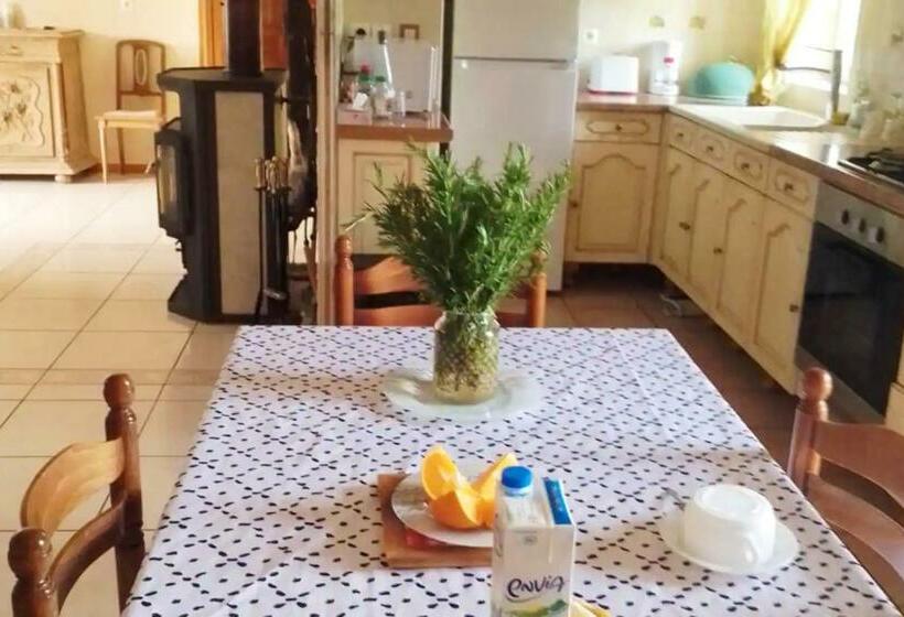 Maison Charmante A Pierrefitte Sur Loire Avec Jardin Cloture