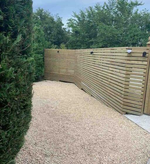 Beautiful Cosy Rural Retreat With Parking!