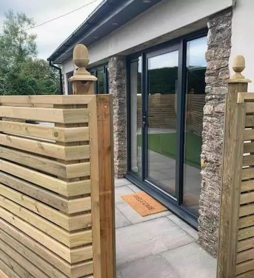 Beautiful Cosy Rural Retreat With Parking!