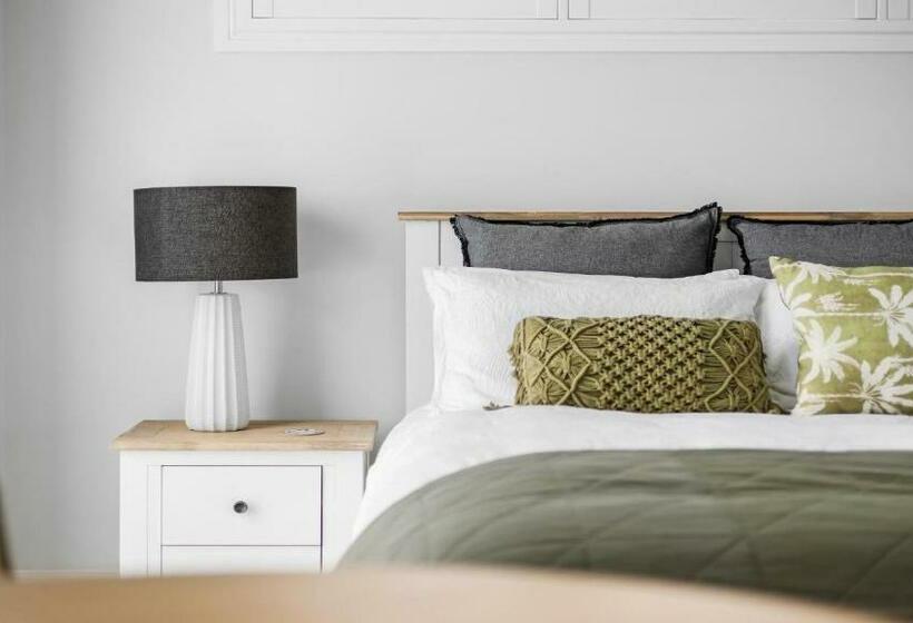 Easy Stroll   Ettalong Beach